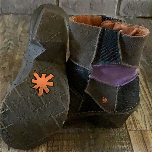 Boots - Picture 8 of 8